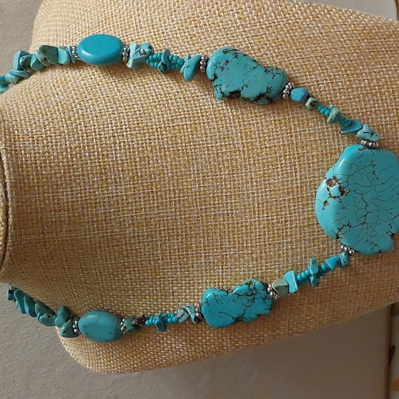Turquoise And Dyed Howlite Natural Stones BEACHY VACAY VIBES Choker Necklace - Picture 6 of 11